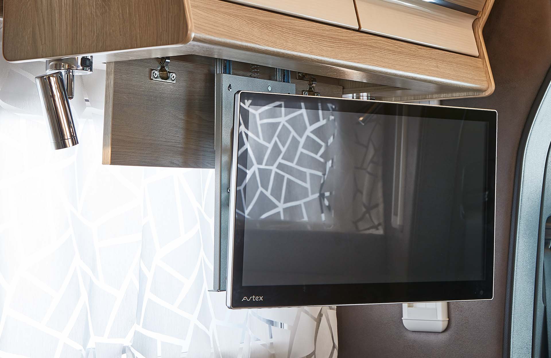 2022 Travelmaster 560 Tv