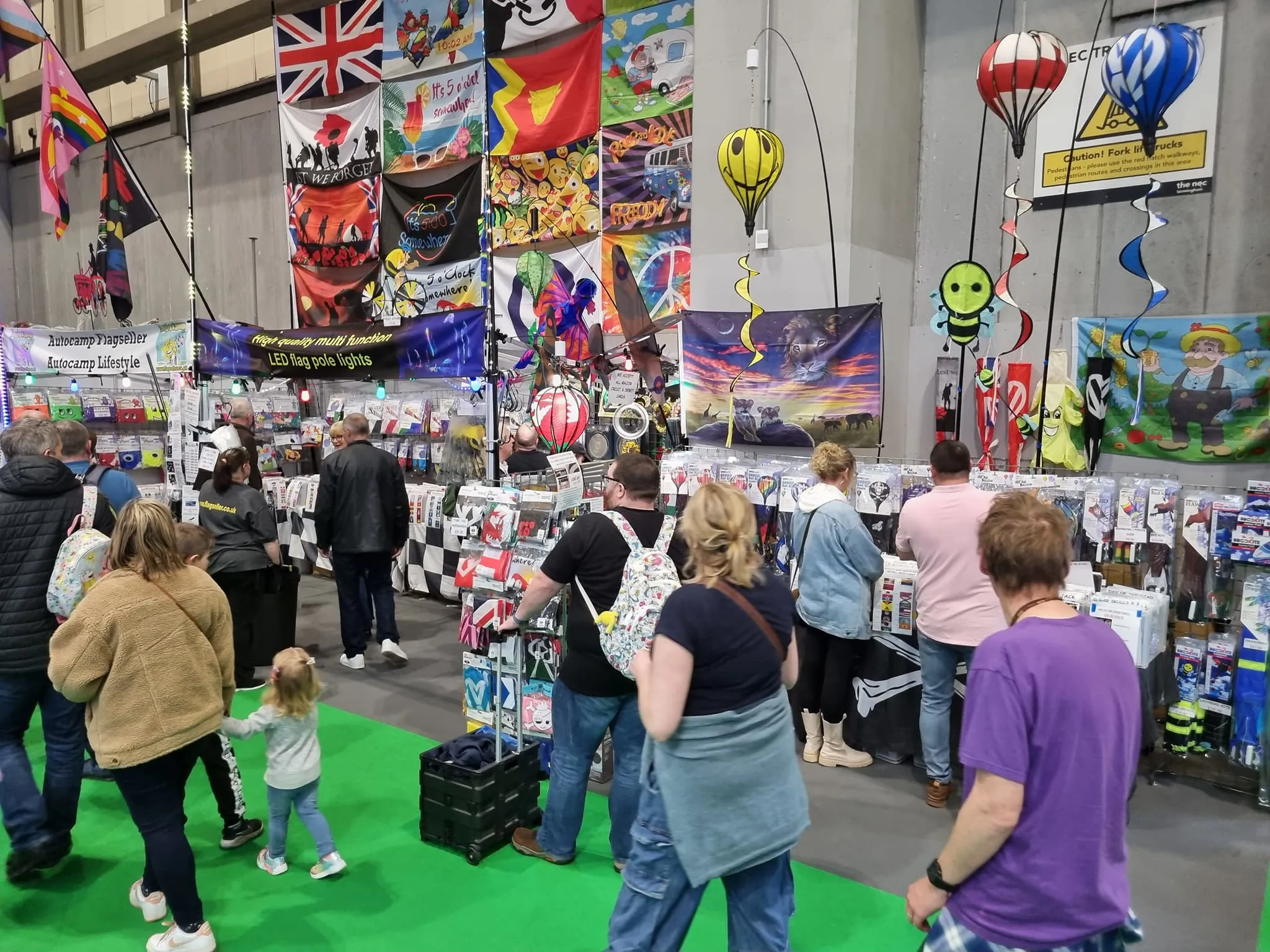 Autocamp Flagseller Show