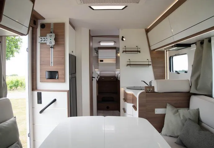 Camping Car Integral Pilote G740FGJ 31 690X476