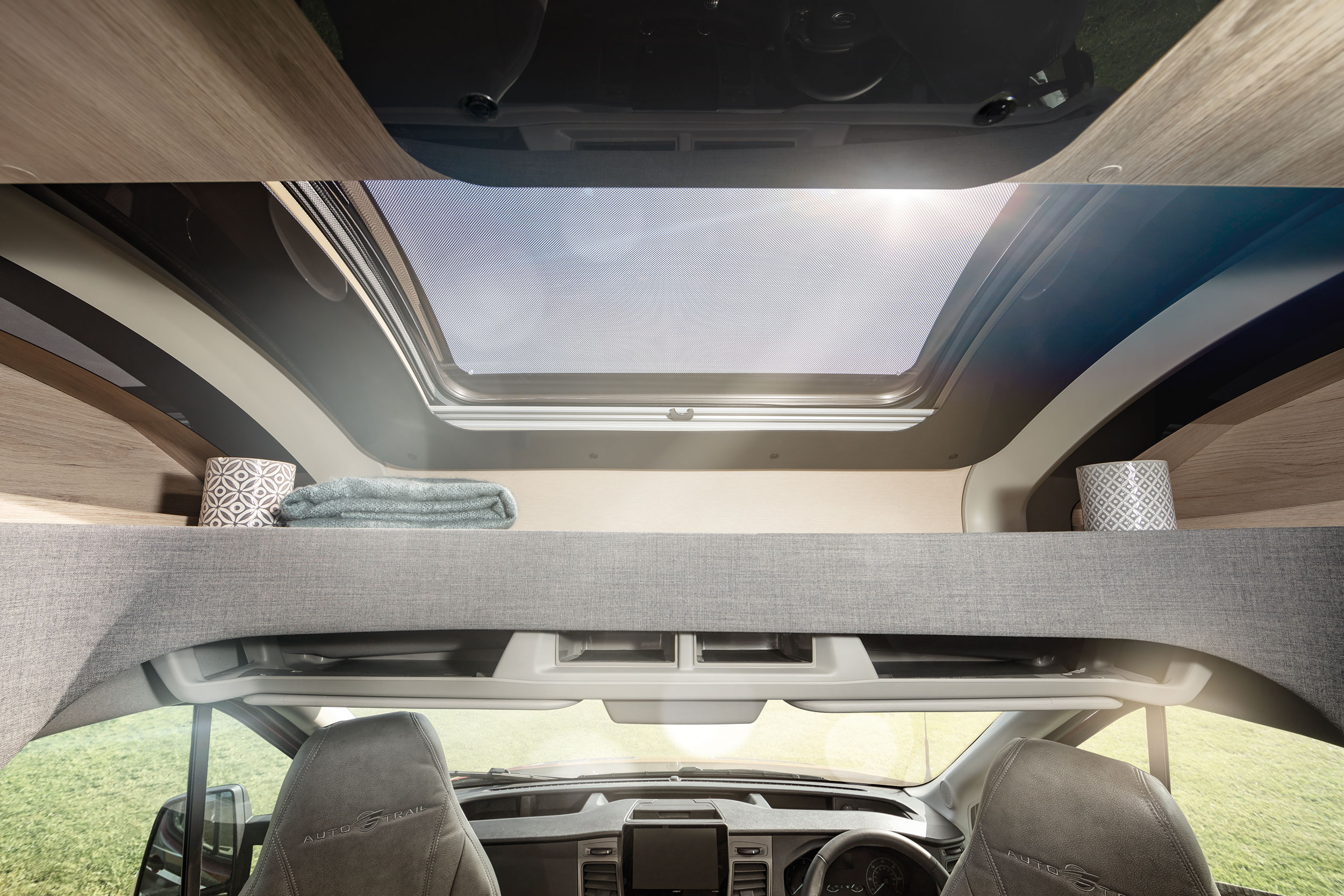 F74 7218 RGB LOW RES