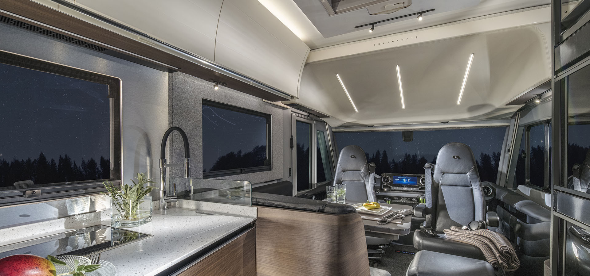 62B985bfa8c48 2214 Supersonic 780 Sl Dinette Straight Bc8 9696 Crop Media Library Original 1920 900