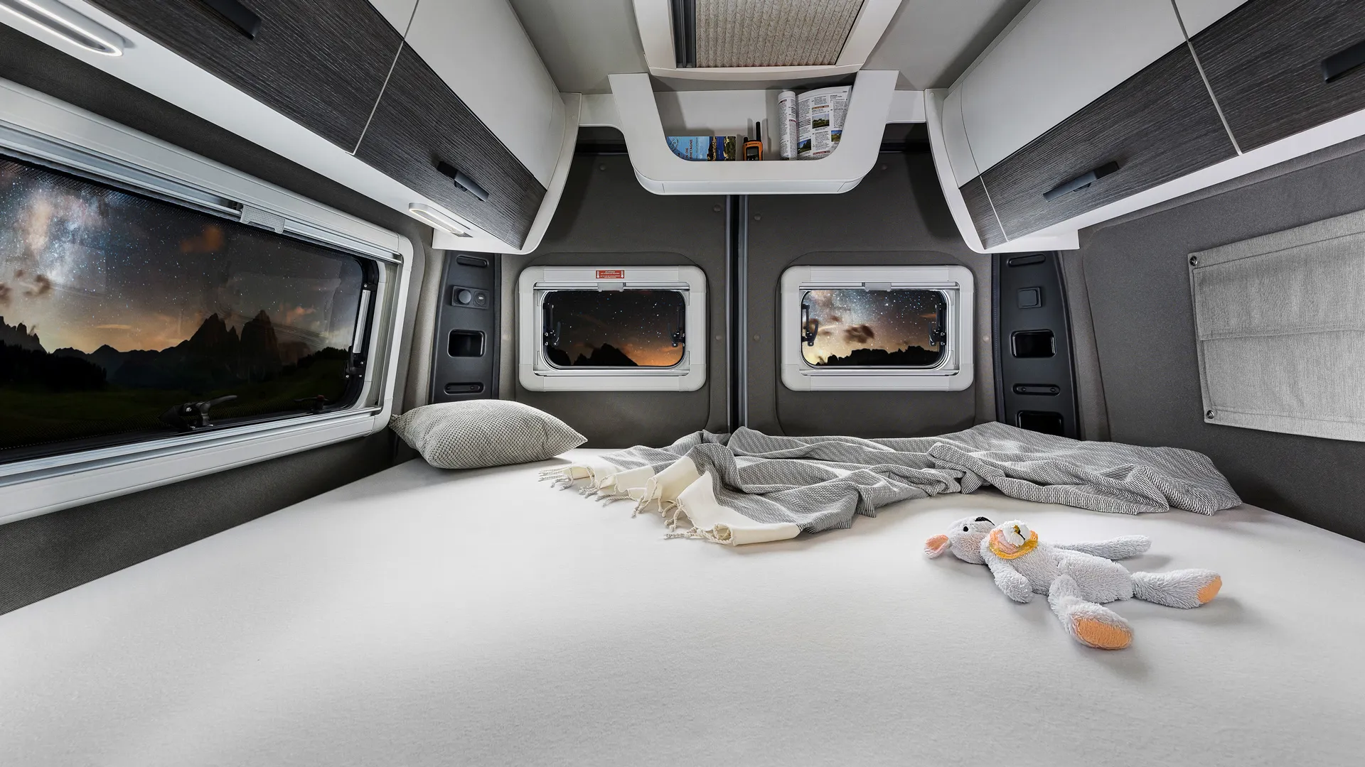 Vantourer Campervan 600D Doppelbett Bei Nacht Mj 2026